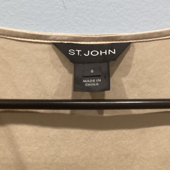 St. John Womens Silk Sleeveless Blouse Size 6 Gold Ruffle Tank Old Money Classic - Picture 3 of 7